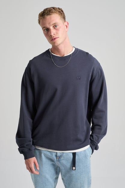 Essential Sweatshirt Parisian Blue - model front