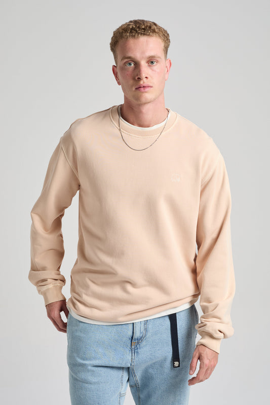 Essential Sunwashed Sweatshirt Smoke Gray - model front