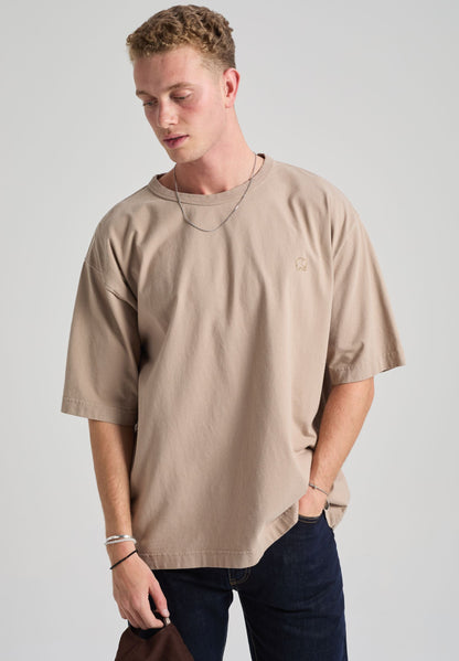 Essential Oversized T-Shirt Moon Rock Grey - model front detail