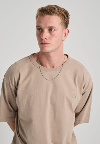 Essential Oversized T-Shirt Moon Rock Grey - model front