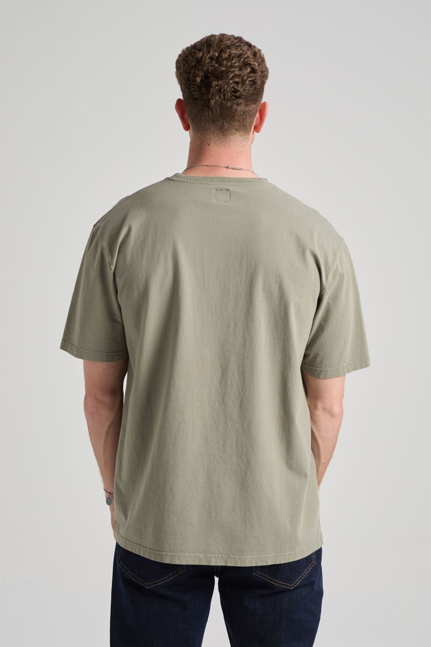 Essential T-Shirt Agave Green - model back
