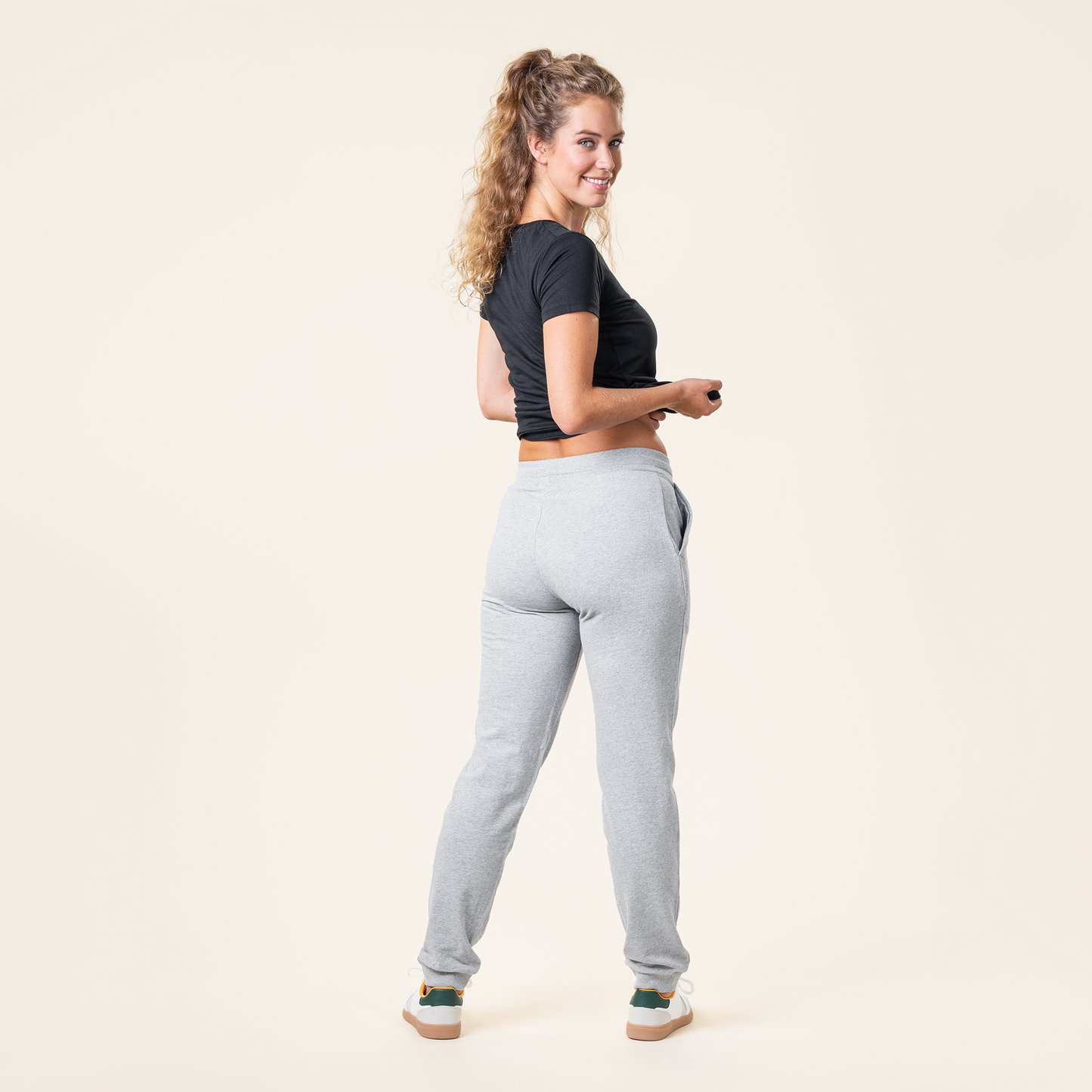 LAVINIA Jogging Pants - Grey Melange - worn