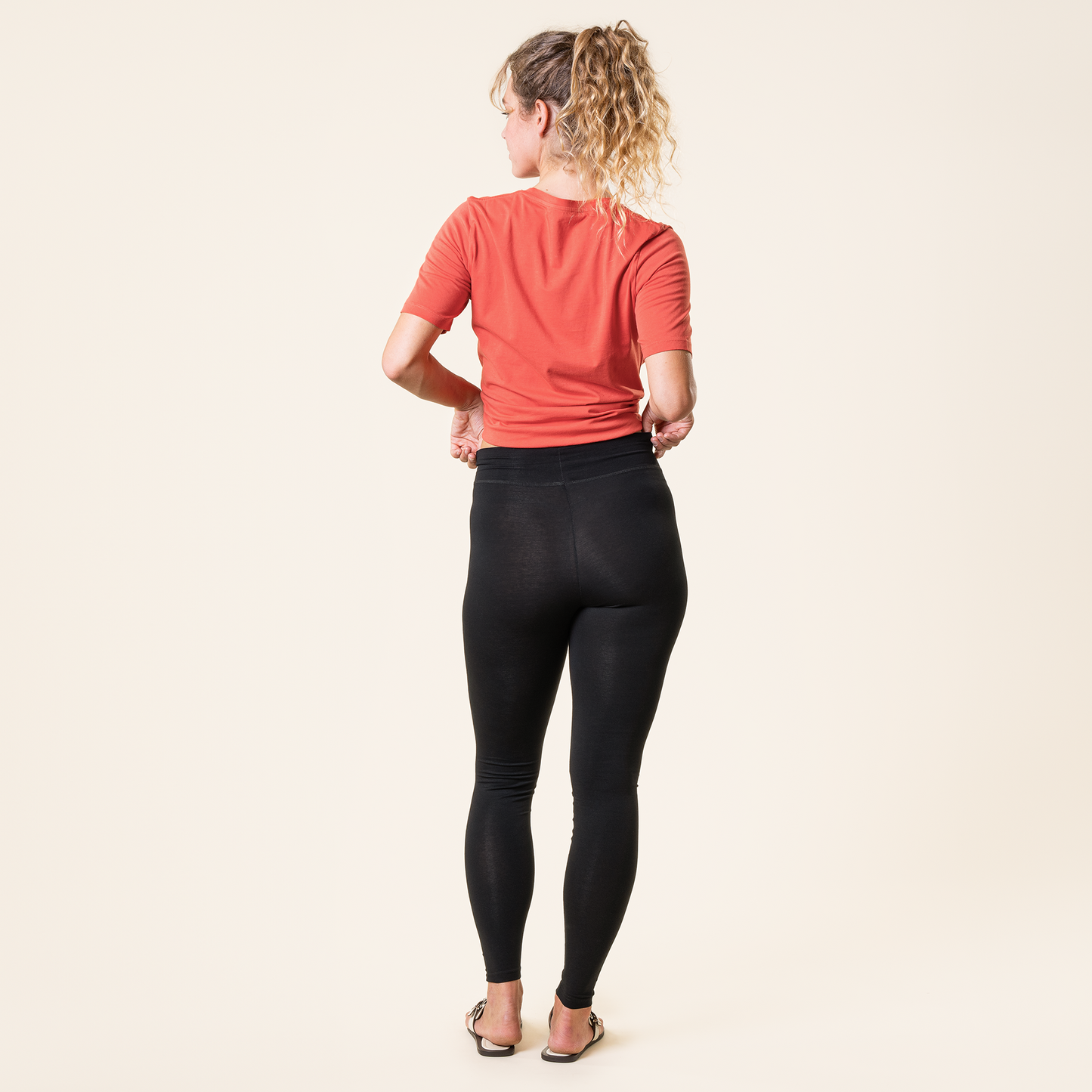 LISA Leggings - Black - worn